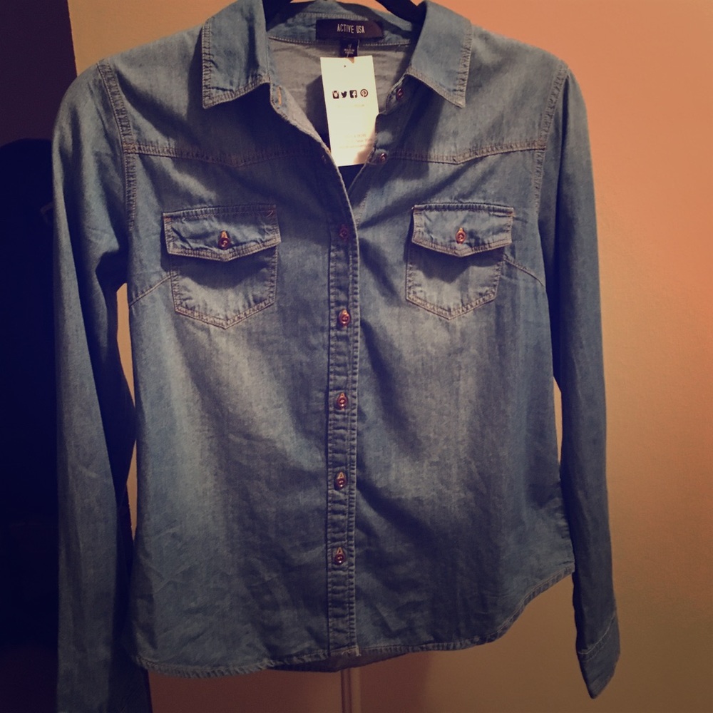 Chambray Button-Up w/ Cute Elbow Patches